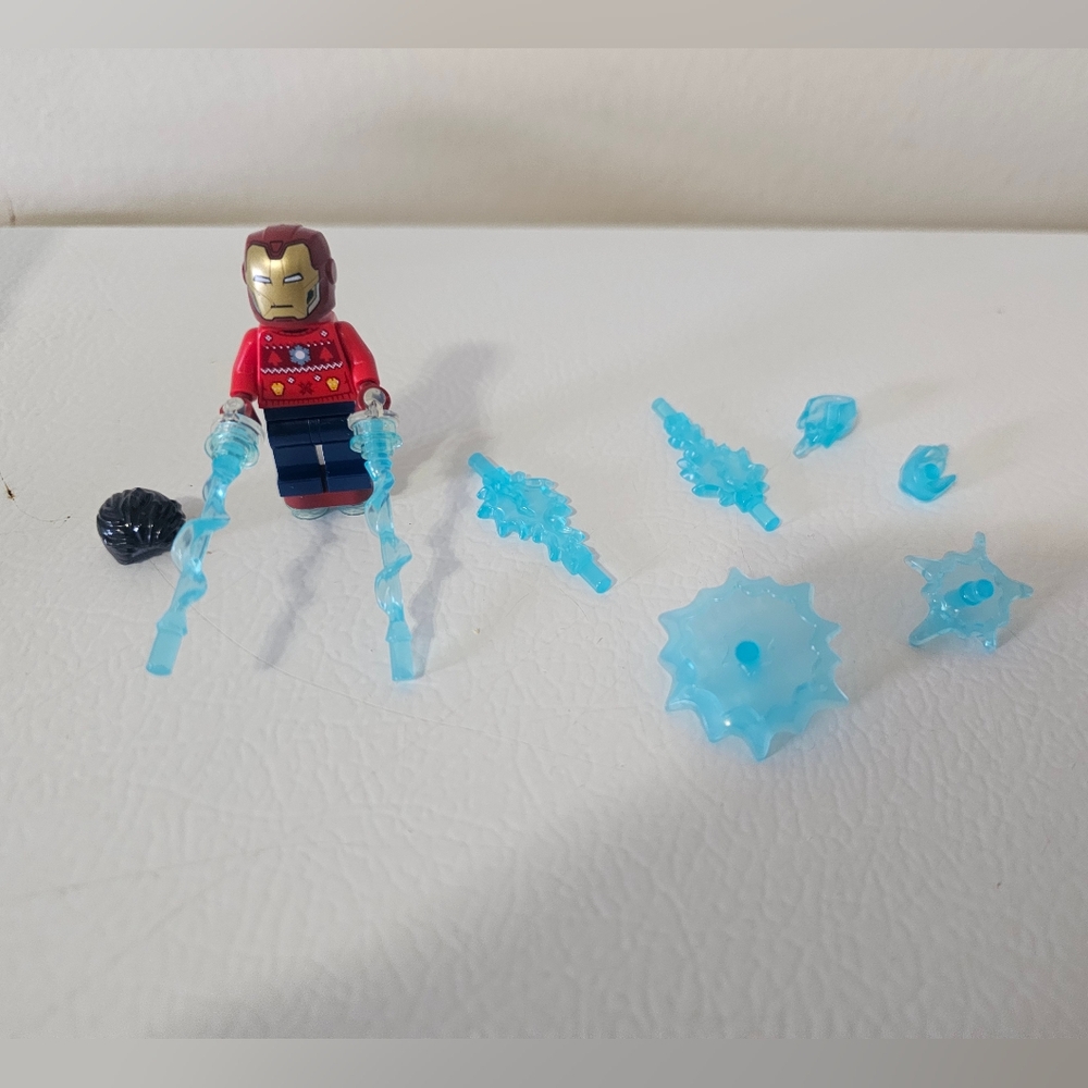 LEGO Advent, Marvel Avengers Iron Man figure and accessories.